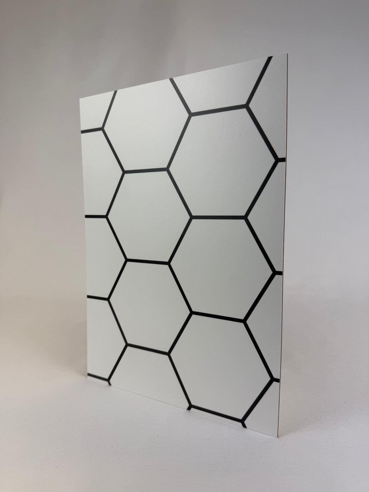 CPL DP Hexagon Wht dark lines/Wht 2440x1220x3mm