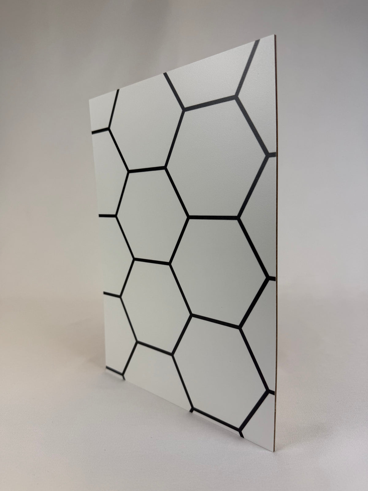 CPL DP Hexagon Wht dark lines/Wht 2440x1220x3mm